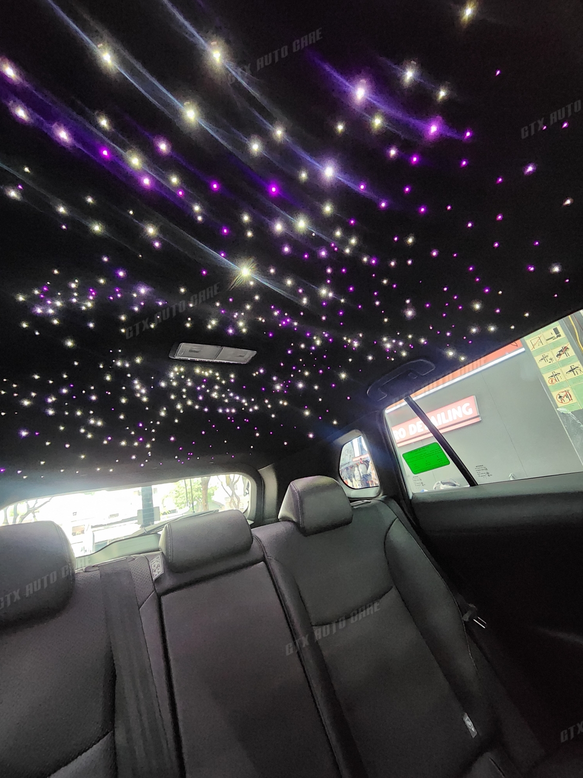 Trần sao đa màu sắc