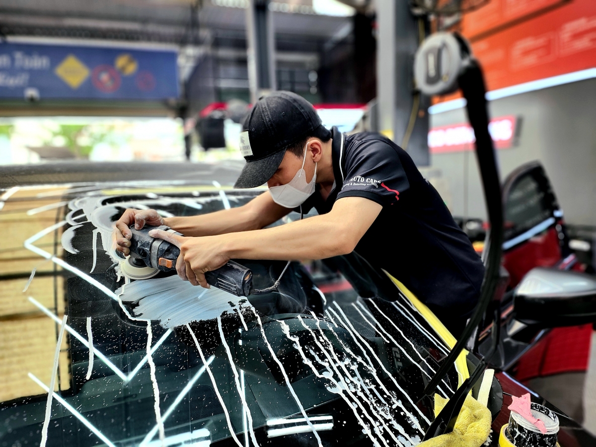 Tẩy ố xóa xước kính